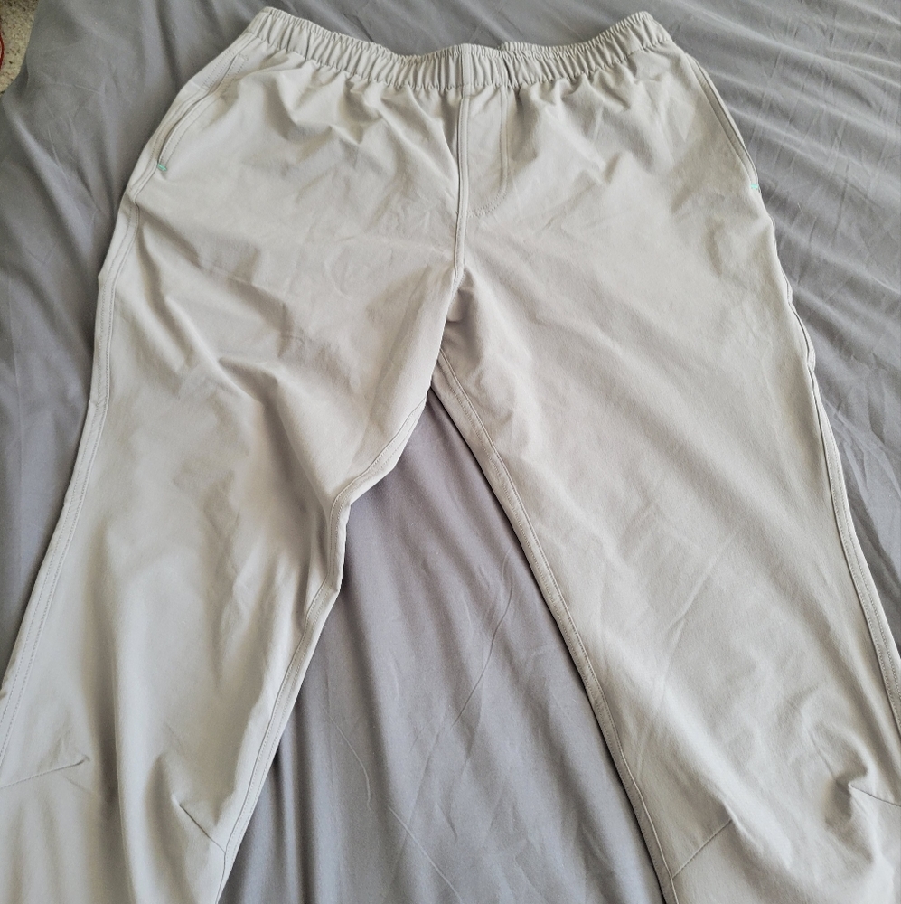 Mens Myles Everyday Pant - Large, 32 inseam, Fog NWOT
